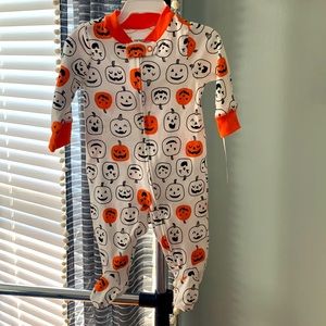 Carter’s Pumpkin onesie with zipper and button closure. 3 month.